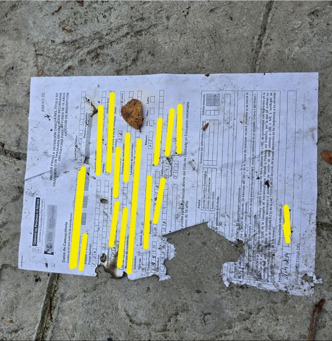 Uno de los documentos que han aparecido cerca de la ludoteca de Renedo.