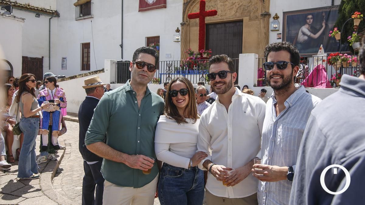 Cruz de mayo de la Hermandad de la Paz en la Cuesta del Bailio