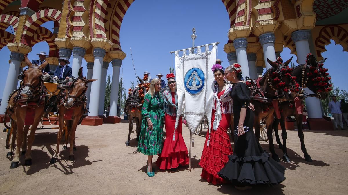 XI Exhibición de carruajes de tradición y llegada del estandarte de la Virgen de la Salud