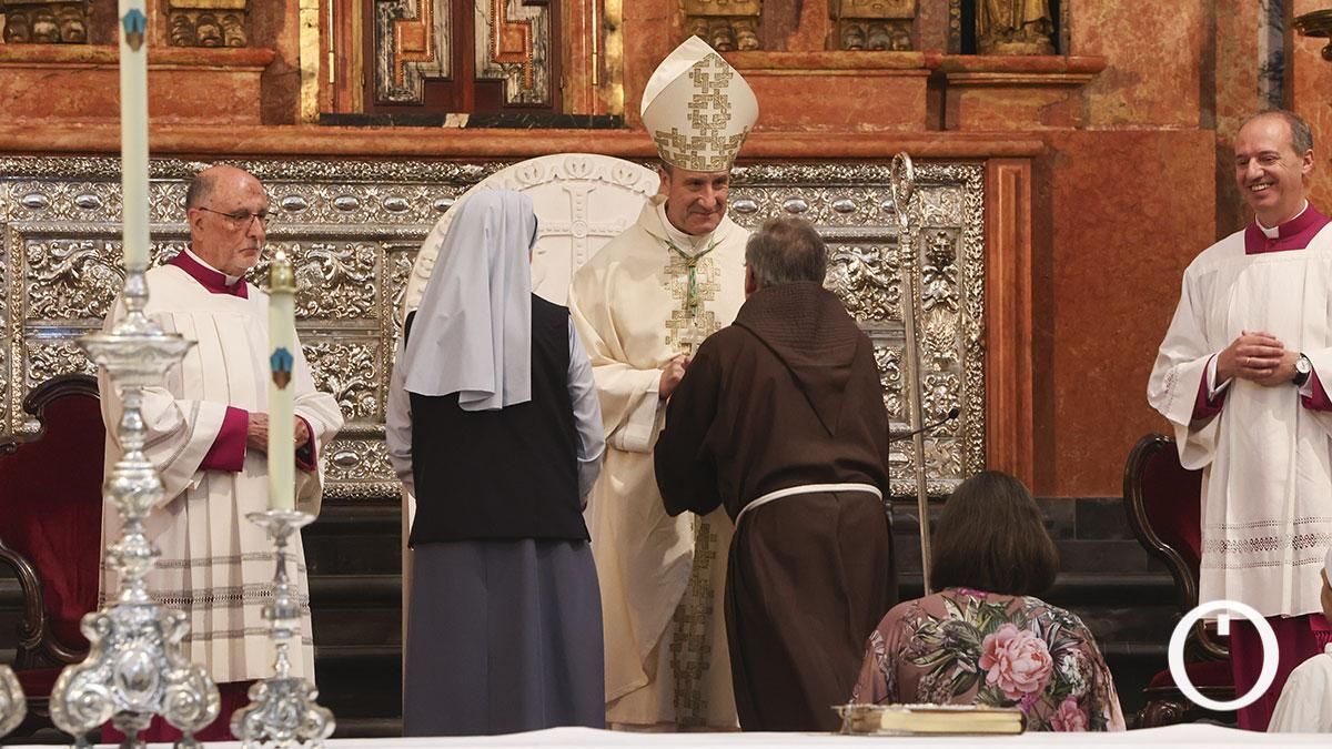 La toma de posesión de Jesús Fernández como obispo de Córdoba, en imágenes