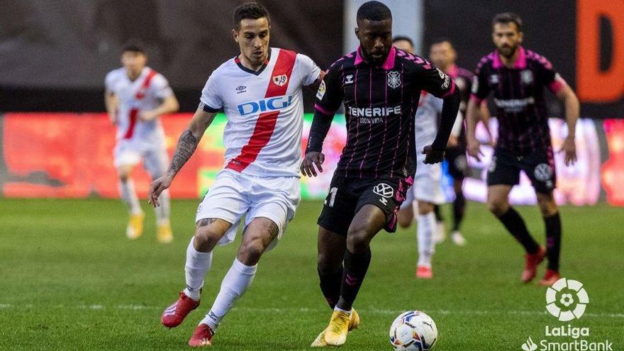 El Tenerife recibirá a la SD Ponferradina con tres futbolistas apercibidos