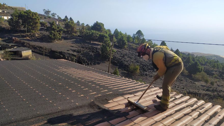 Un meteorólogo alerta de la creación de coladas de barro por las lluvias y acumulación de cenizas en La Palma