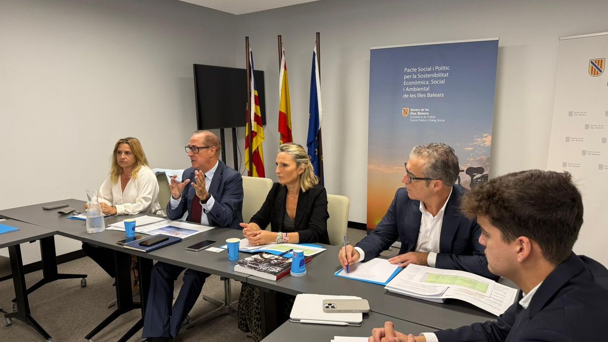Una de las mesas de trabajo del Pacto de Sostenibilidad
