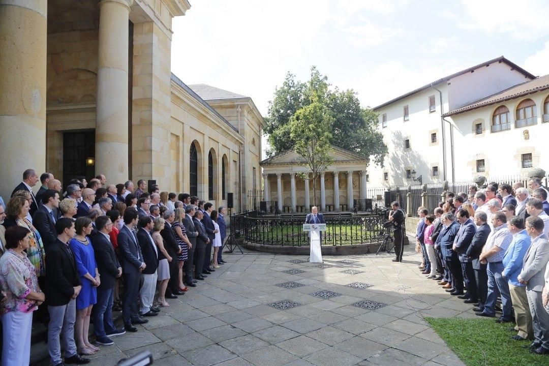 2015. 120 aniversario del PNV bajo el árbol de Gernika.