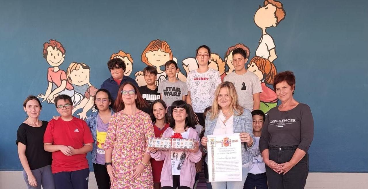 Ana de León visitó el CEIP El Roque para entregar el premio.