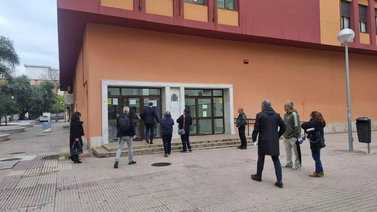 La jueza de los contratos sanitarios troceados interroga en Cádiz a dos altos cargos de la Junta tras el anuncio electoral