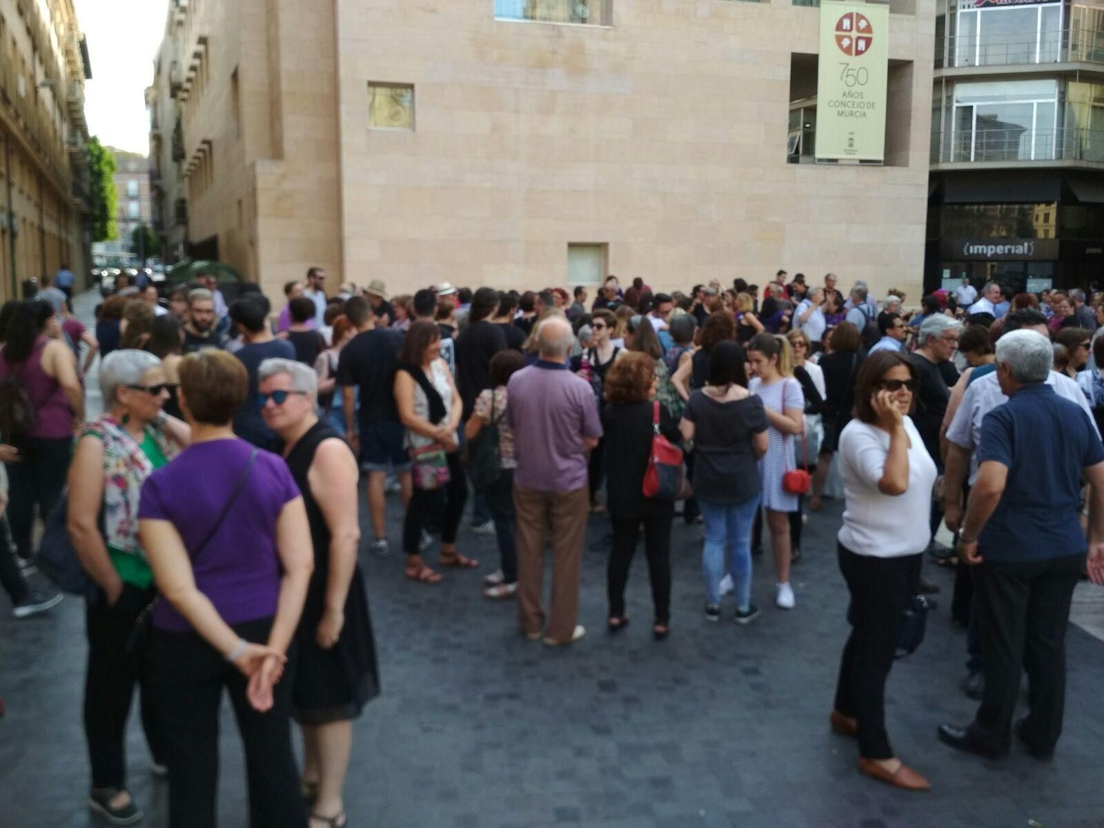 Convocatoria contra la violencia machista en la plaza Belluga/ TERESA FUENTES
