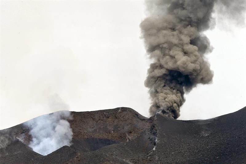 Erupción en la isla de Fogo, en Cabo Verde | EFE/JOÃO RELVAS