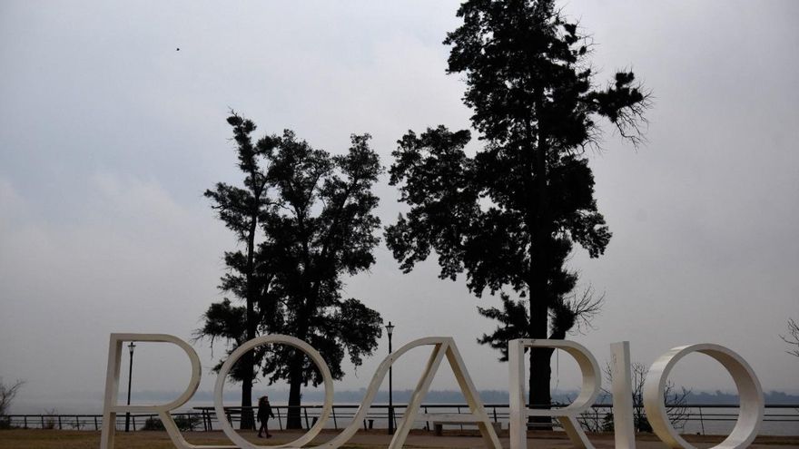 Rosario irrespirable: el fuego pone a la salud, a los brigadistas y al ambiente en graves problemas