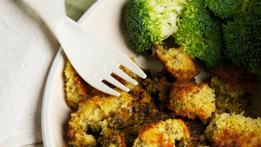 Debes secar bien el brócoli después de lavarlo, y evitar que entre húmedo a la canasta