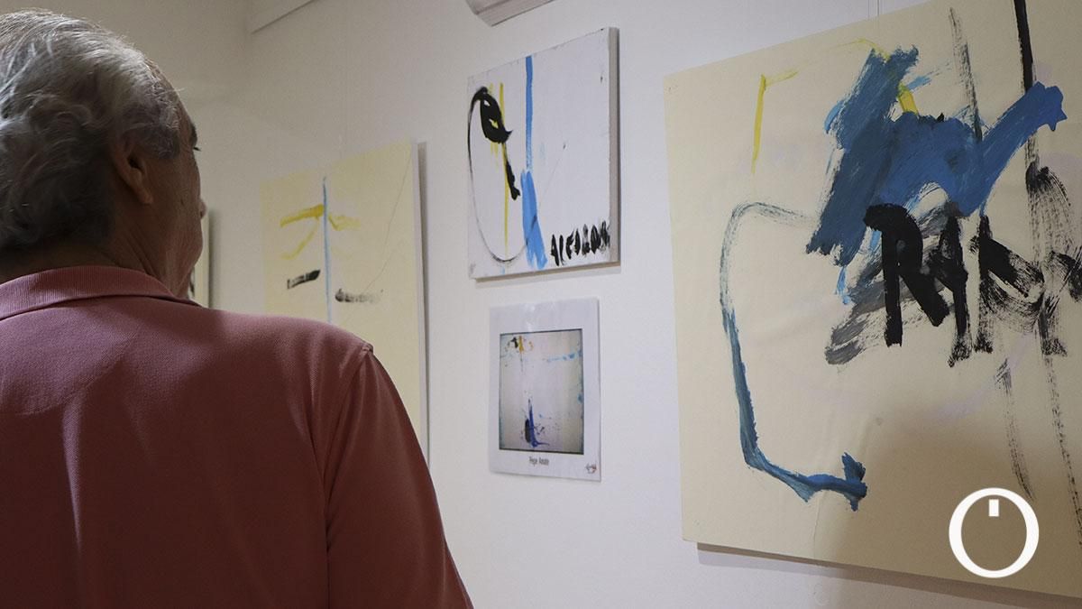 Alumnos con autismo del Torre Malmuerta exponen unas obras en las que reinterpretran cuadros de Pepe Amate