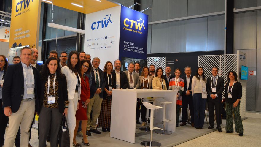 El consejero de Transición Ecológica, Lucha contra el Cambio Climático y Planificación Territorial del Gobierno de Canarias, José Antonio Valbuena, y la directora general de Energía, Rosana Melián, en la feria Wind Europe 2023 que se celebra en Copenhaguen.