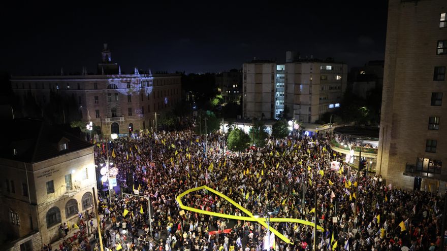 Una protesta multitudinaria cerca de la residencia de Netanyahu pide la liberación de los rehenes