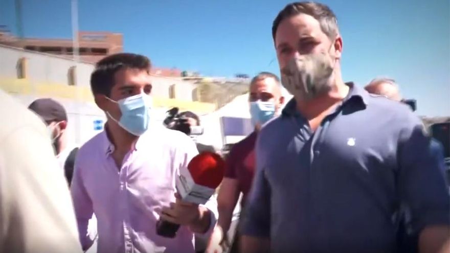 Santiago Abascal carga contra un reportero de 'Todo es mentira' en Ceuta: "¡Váyase al cuerno! Es un activista"