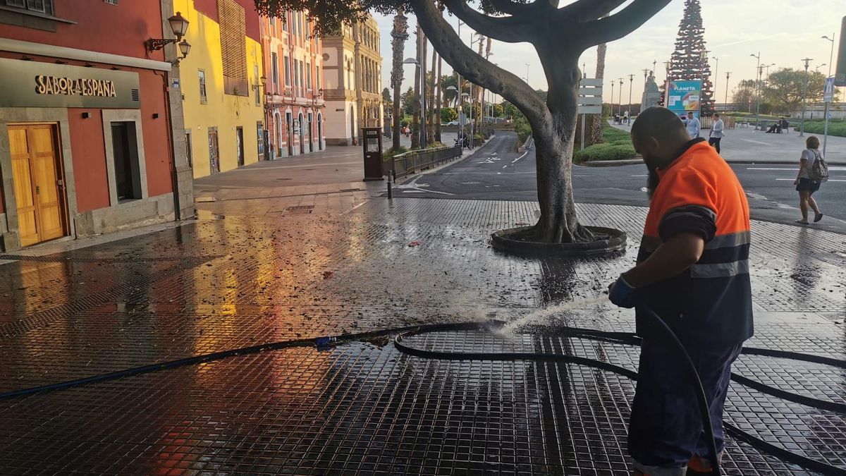 Dispositivo de limpieza en Las Palmas de Gran Canaria.