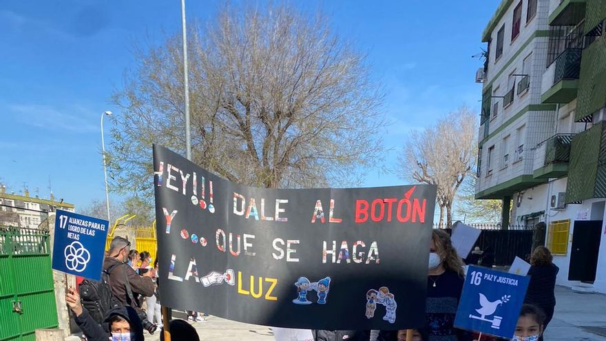 Los cortes de luz de la Zona Norte de Granada se extienden y dejan sin suministro a un colegio