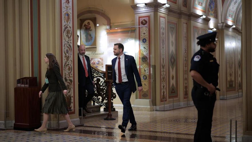 La resolución para evitar nuevos ataques sobre Venezuela cae en el Senado tras ceder dos republicanos a la presión de Trump