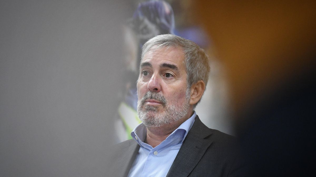 Archivo - El presidente de Canarias, Fernando Clavijo, durante la comparecencia ante los medios de comunicación.