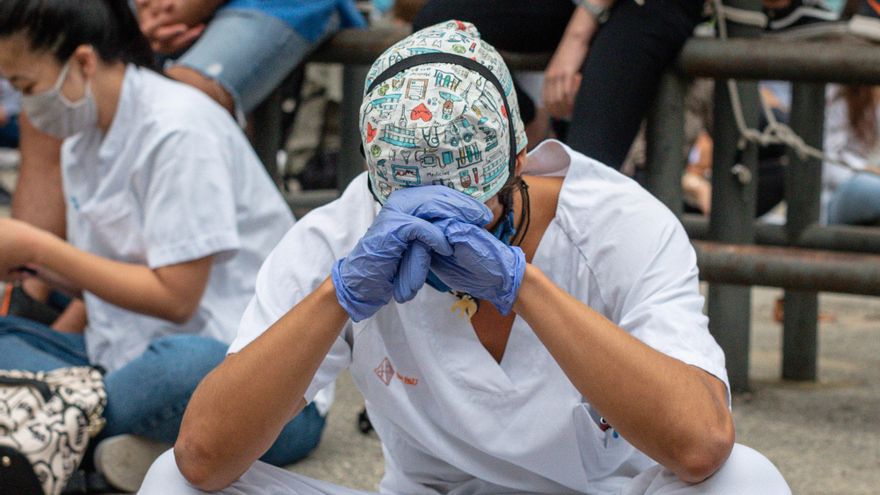 Cientos de estudiantes en prácticas del MIR comenzaron hoy una huelga masiva de 3 días contra las condiciones que les han causado la pandemia del Covid-19.
