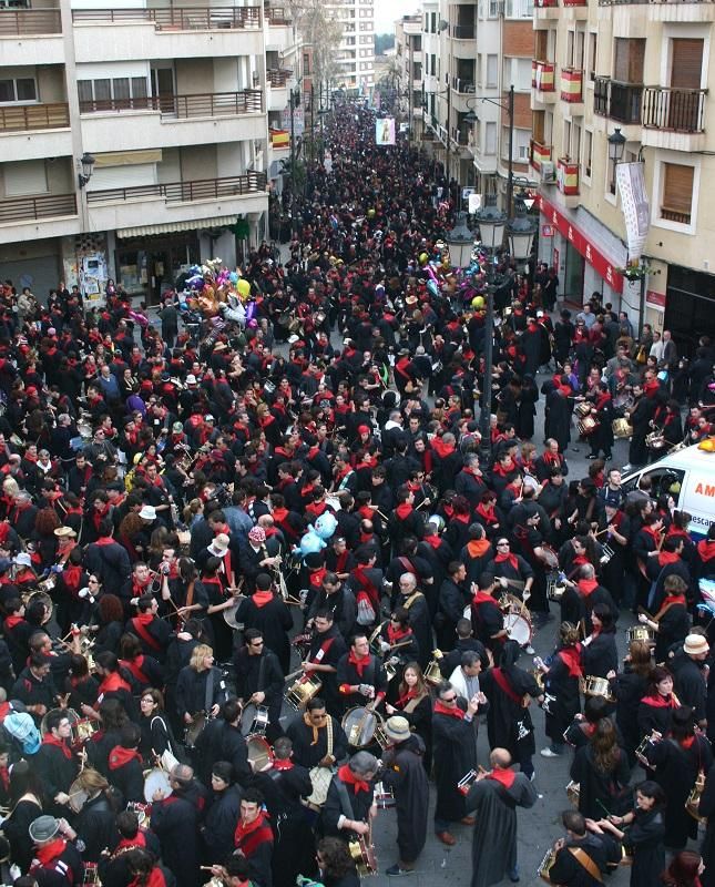 Algunos participantes en la Tamborada de Hellín.