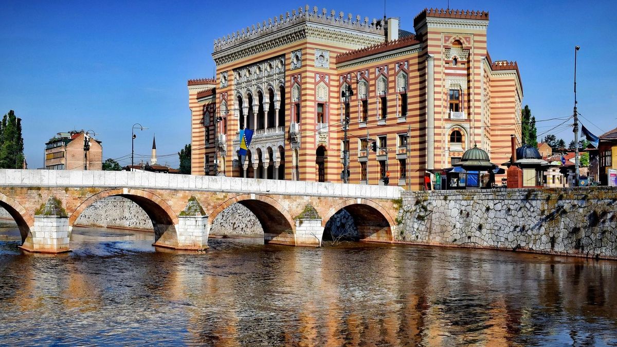 Biblioteca Nacional de Sarajevo. Esta preciosa construcción neomudéjar de principios del siglo XX es uno de los símbolos de la Guerra de Yugoslavia.