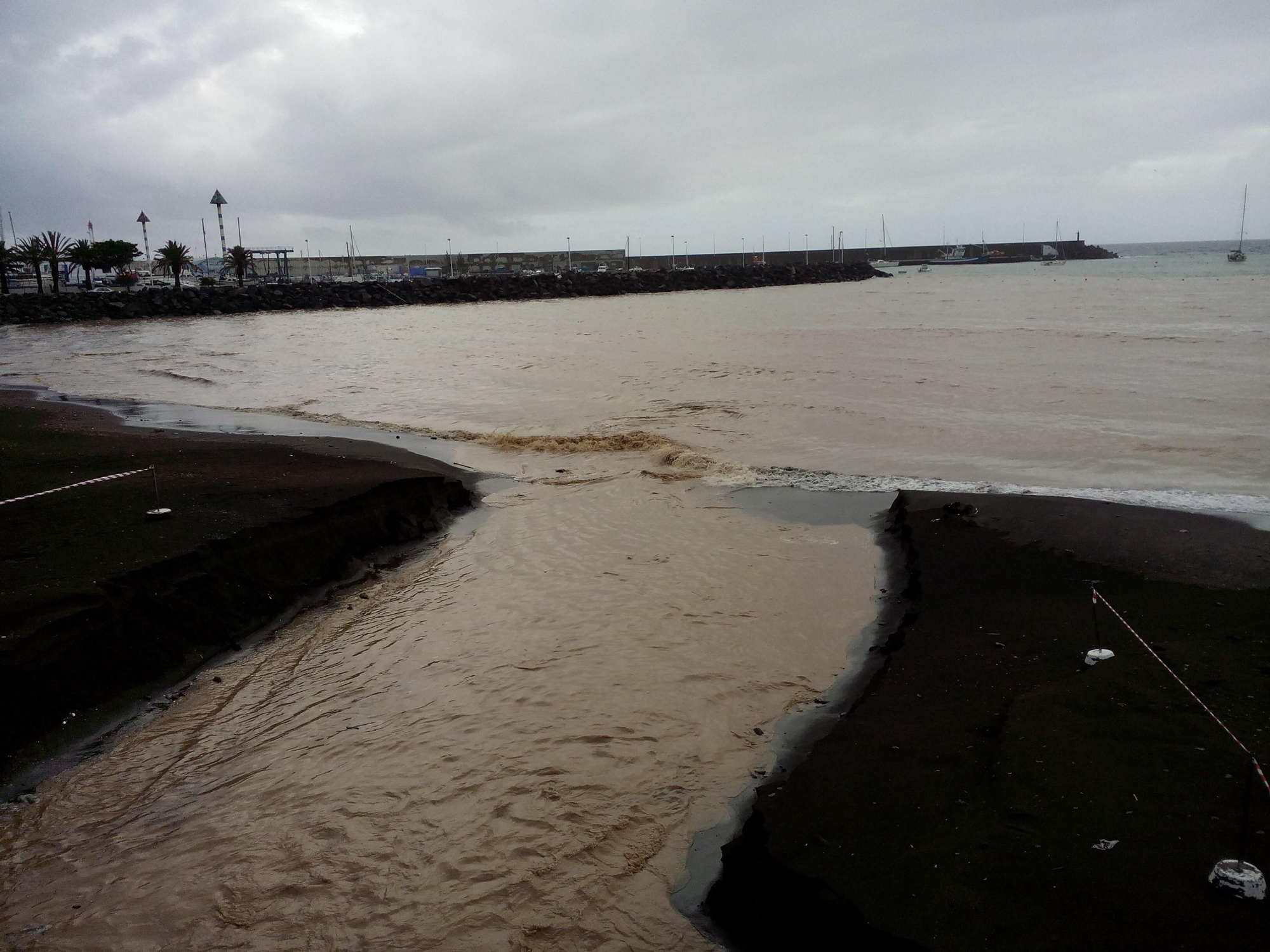 El temporal ha afectado también a la playa de Las Marañuelas en Mogán