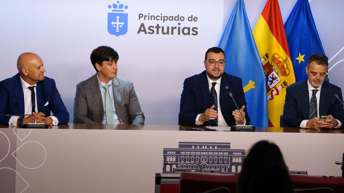 De izquierda a derecha, Armando Layna, Borja Sánchez, Adrián Barbón y Conrado Cea.