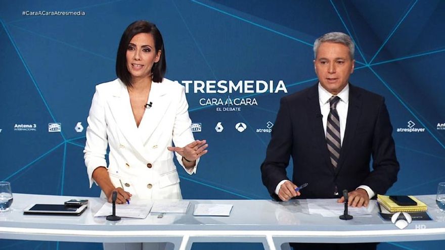 Las reiteradas llamadas al orden de Ana Pastor y Vicente Vallés en el cara a cara Sánchez-Feijóo: "No sé si no nos oyen o no nos escuchan"