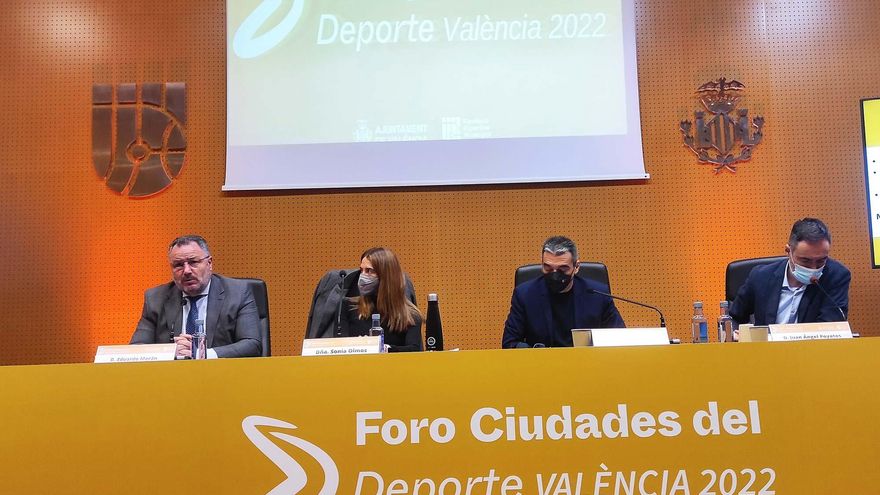 Eduardo Morán (izquierda) en la reunión de la FEMP.