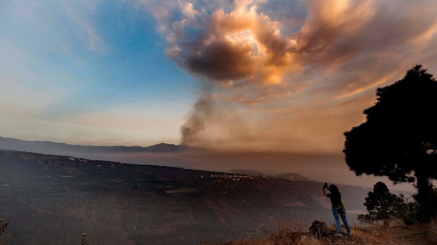 La superficie ocupada por la ceniza del volcán de La Palma supera las 3.000 hectáreas y las edificaciones destruidas ascienden a 880