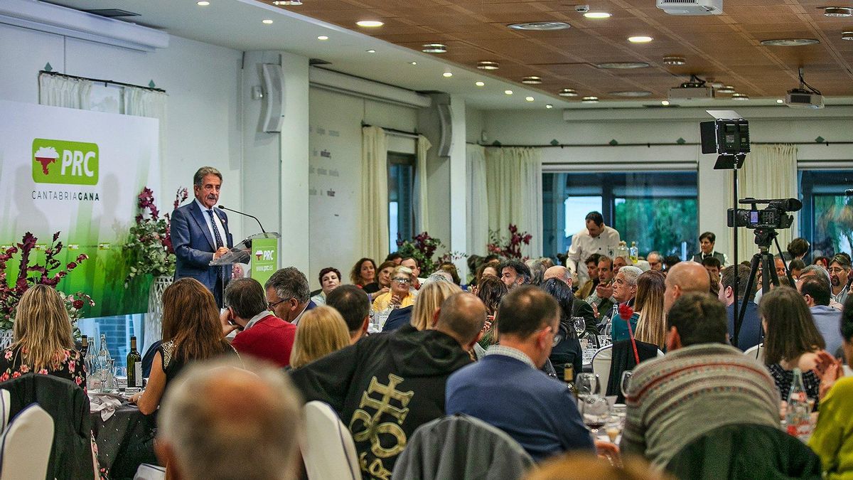 Miguel Ángel Revilla durante su intervención en la comida de Navidad del PRC. | PRC