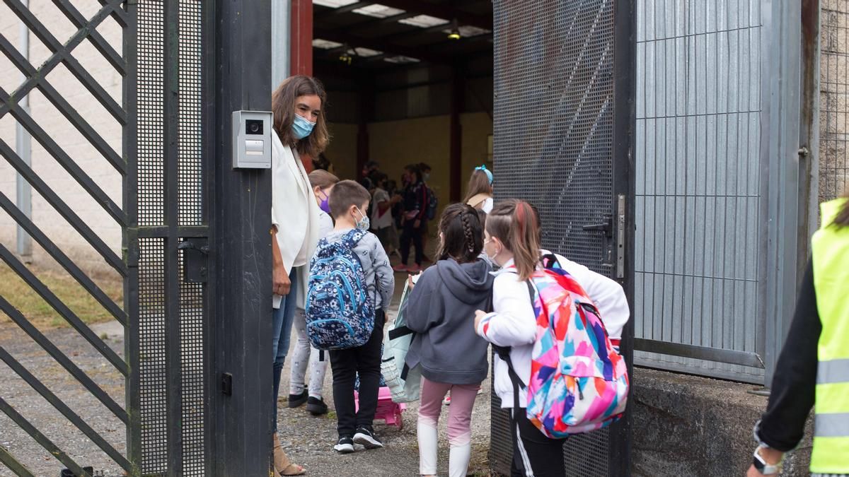 Castilla-La Mancha no se plantea todavía eliminar la mascarilla en el patio de los colegios