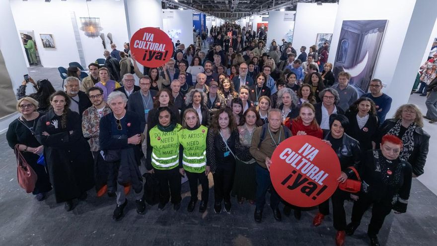 Las galerías y artistas españoles paran ARCO para reclamar la bajada del IVA cultural: “No pedimos privilegios, pedimos igualdad”