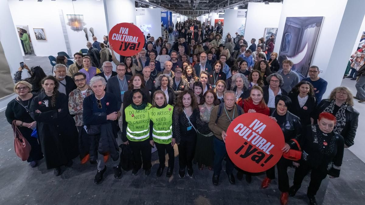 Las galerías y artistas españoles paran ARCO para reclamar la bajada del IVA cultural: “No pedimos privilegios, pedimos igualdad”