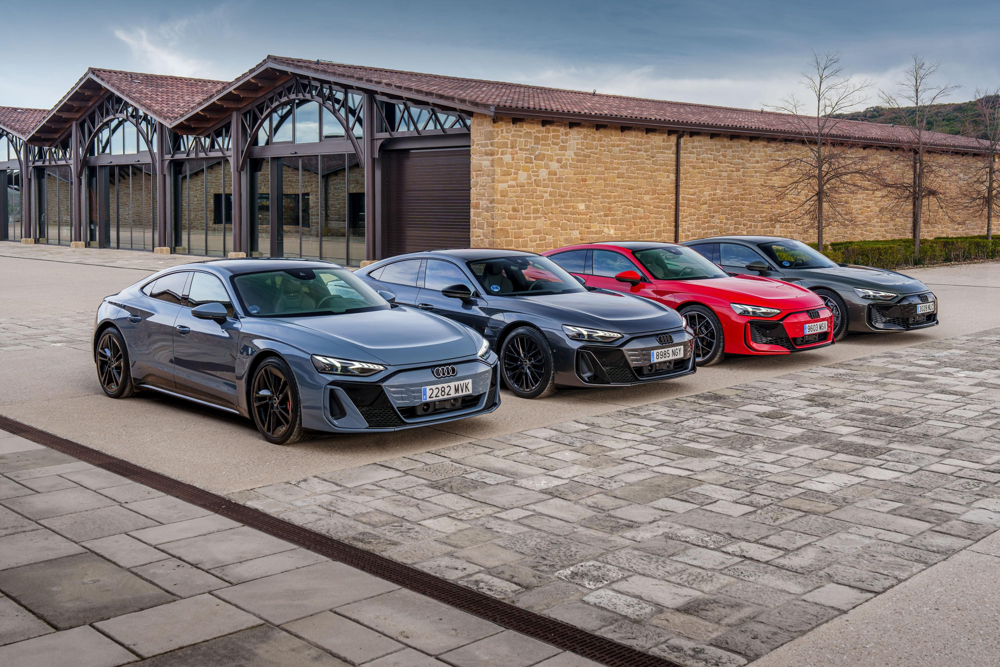 Las cuatro versiones del e-tron GT, en otros tantos colores.