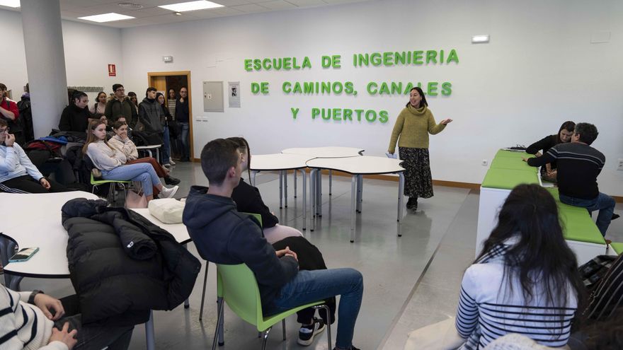Araceli Sánchez, la primera mujer ingeniera de caminos de España, homenajeada con un aula universitaria en Ciudad Real