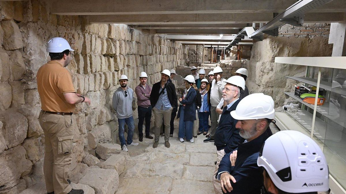 Patrimonio de la Junta y la GMU conocen el área arqueológica de la ampliación de Almanzor en la Mezquita