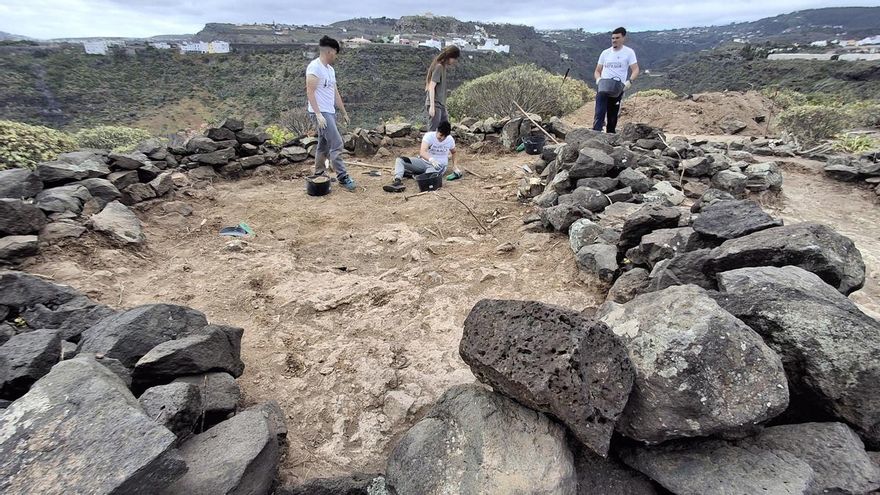 Las jornadas del Proyecto Ayraga amplifican la fortaleza de la nueva generación de arqueólogos isleños