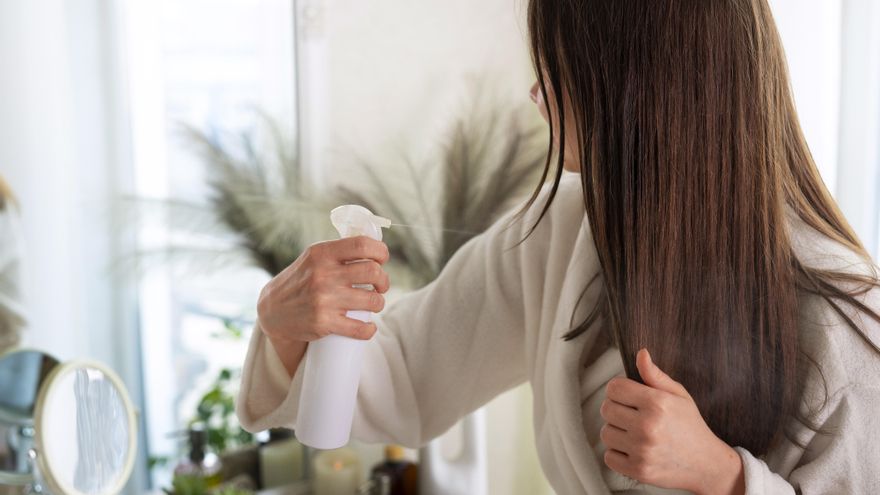 Sal, cloro y sol: cómo reparar el cabello dañado tras el verano