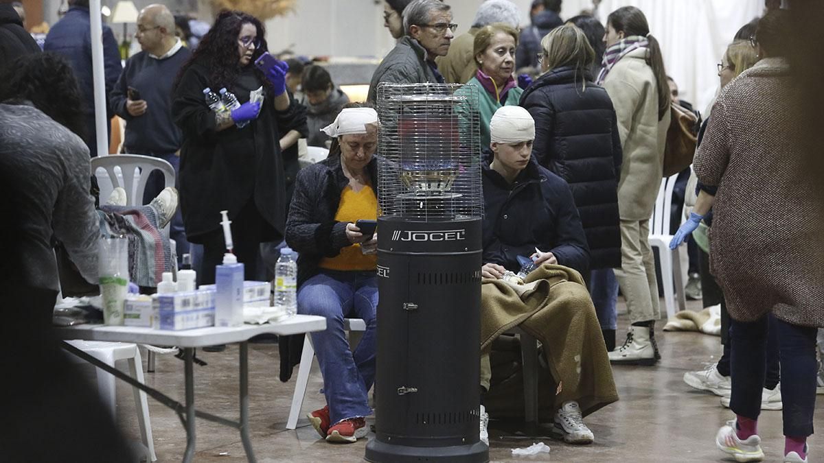 Pasajeros del tren descarrilado son trasladados a la caseta municipal de Adamuz