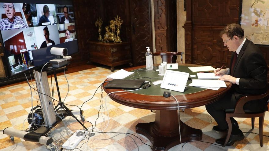 El president Ximo Puig reunido por videoconferencia con los consellers Vicent Soler y Rafa Climent.