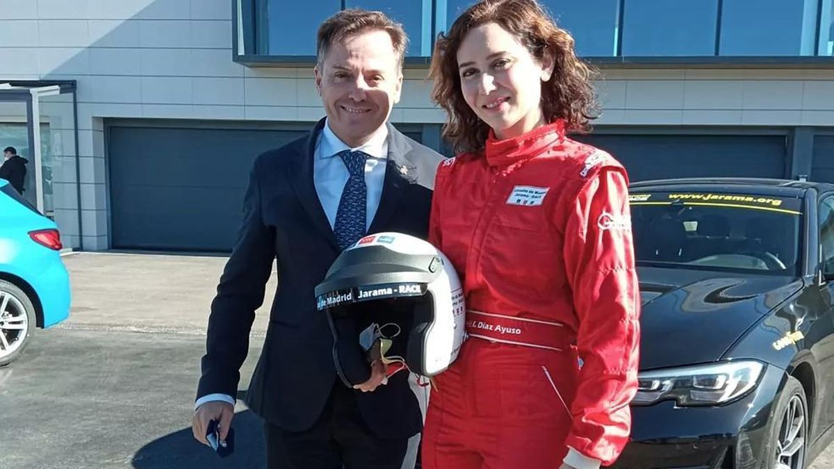 Manuel Aviñó, presidente de la RFEDA, con la presidenta de la Comunidad de Madrid, Isabel Díaz Ayuso