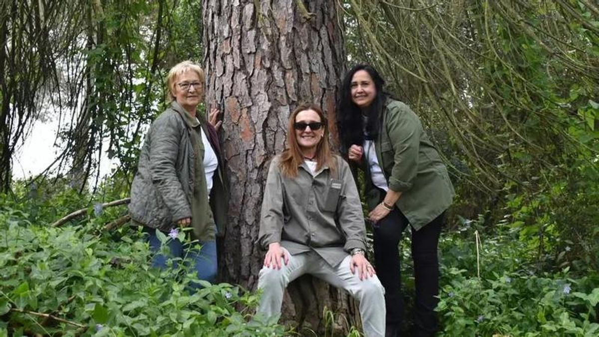 Tres de las integrantes de Mujeres por Doñana.