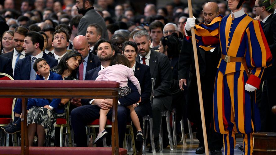 JD Vance participa en el rito de la Pasión de Viernes Santo en el Vaticano sin el papa