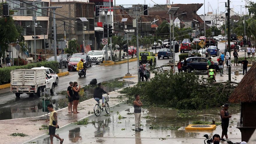 Autoridades piden calma tras tocar tierra huracán Grace en Caribe mexicano