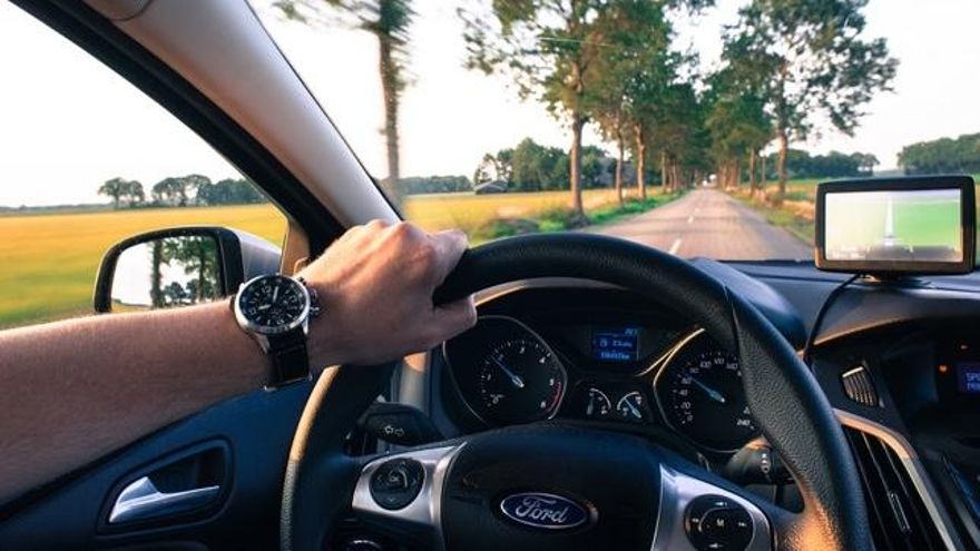 Estos errores hacen que el coche consuma más combustible, según la DGT