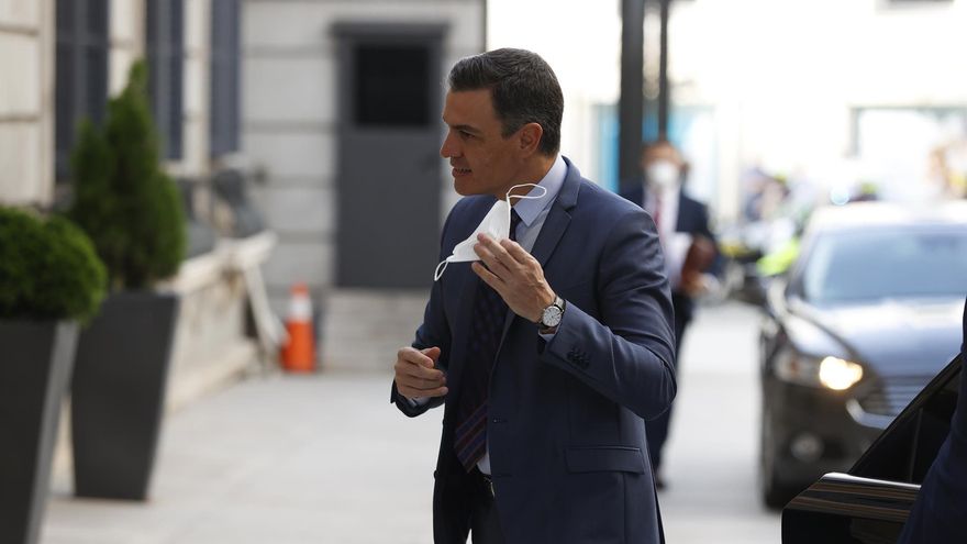 El presidente del Gobierno, Pedro Sánchez, viaja este lunes a Davos para participar en el Foro Económico Mundial que se celebra en esta localidad suiza, a la que acude con un mensaje de confianza en la economía española para abrir puertas a futuras inversiones en el sector de microchips.