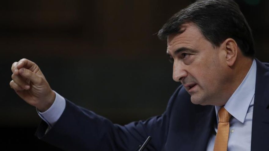 Esteban (PNV) a Iglesias: Ni hoy es alternativa ni lo va a ser algún día