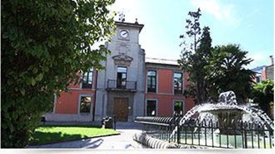 Dimite el concejal de un pueblo asturiano acusado de realizar llamadas a teléfonos de citas