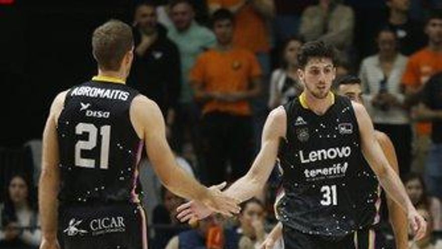 El Lenovo Tenerife se ve sorprendido por el Valencia basket